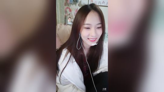 娜娜最可爱了。