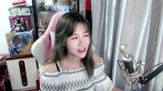 喵老师的圣诞树发布了一个斗鱼视频2019-02-25