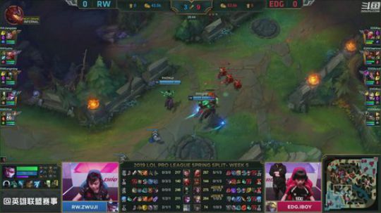 我在斗鱼看英雄联盟官方赛事直播英雄联盟