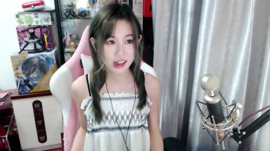 喵老师的圣诞树发布了一个斗鱼视频2019-02-26