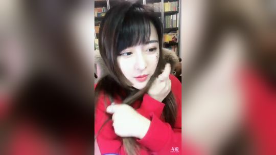 花街灯如昼zz发布了一个斗鱼视频2019-02-26