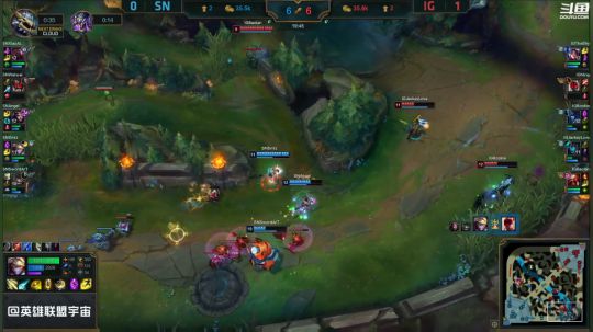 我在斗鱼看英雄联盟官方赛事直播英雄联盟