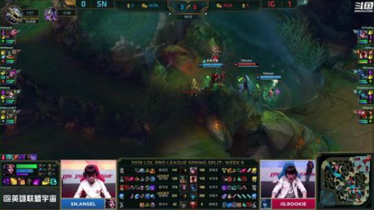 我在斗鱼看英雄联盟官方赛事直播英雄联盟