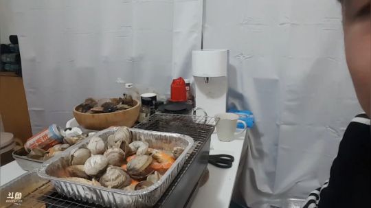 我在斗鱼看小主播无尽直播美食
