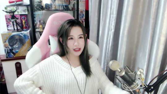 喵老师的圣诞树发布了一个斗鱼视频2019-02-27