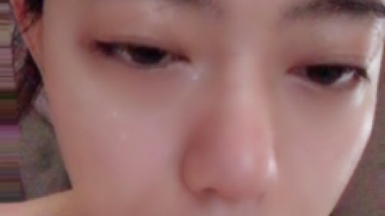 你们要的妆前妆后。但是因为今天可能没睡好。一直眼睛肿。