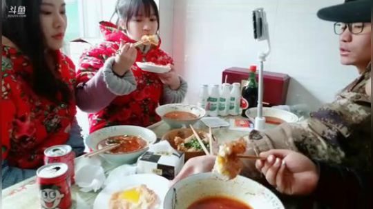 两个小改改想吃点啥(≧ω≦)/ 2019-02-28 12点场