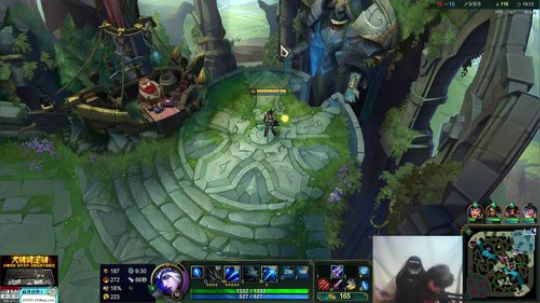 我在斗鱼看东北大鹌鹑直播英雄联盟