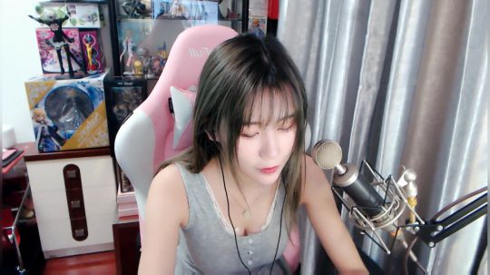 喵老师的圣诞树发布了一个斗鱼视频2019-02-28
