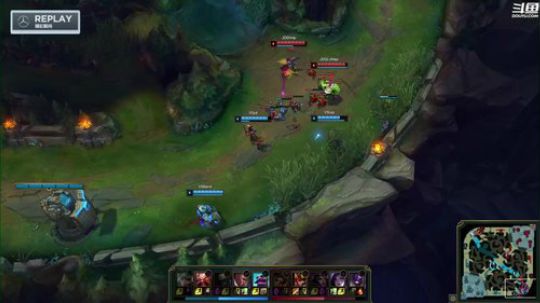 我在斗鱼看英雄联盟官方赛事直播英雄联盟