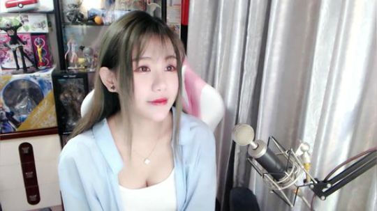 喵老师的圣诞树发布了一个斗鱼视频2019-03-02