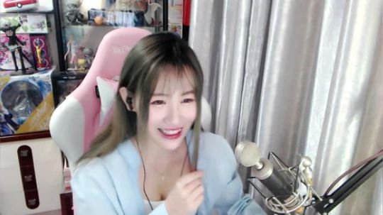 喵老师的圣诞树发布了一个斗鱼视频2019-03-03