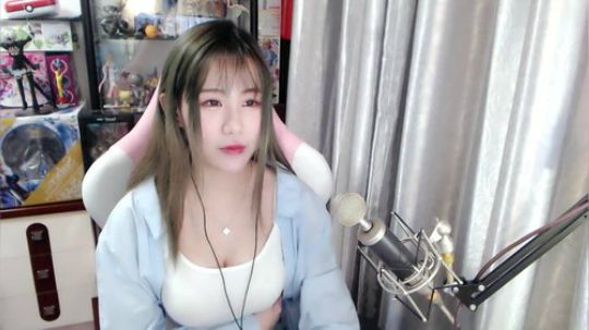 喵老师的圣诞树发布了一个斗鱼视频2019-03-03