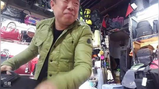 我在斗鱼看主播小黑亮亮直播美食