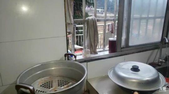 海鲜大餐帝王蟹海螺。 2019-03-05 17点场