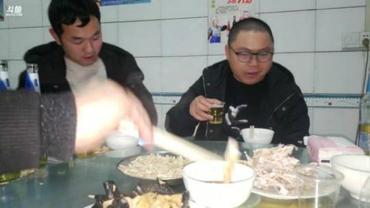 搭建魅力水友墙舞台。 2019-03-05 21点场