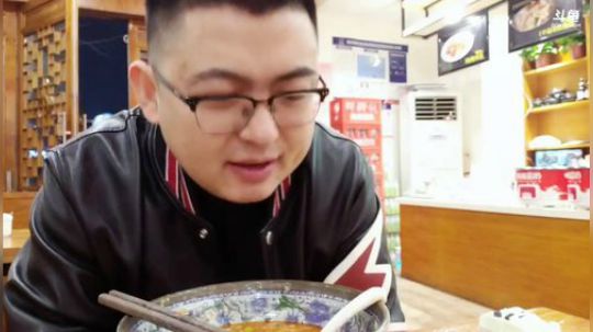 我在斗鱼看火力堂主直播户外