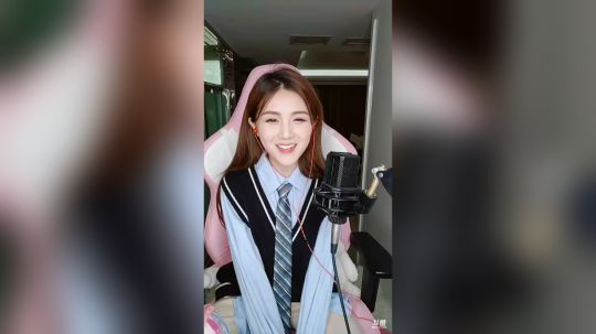 登月团丶离去发布了一个斗鱼视频2019-03-06