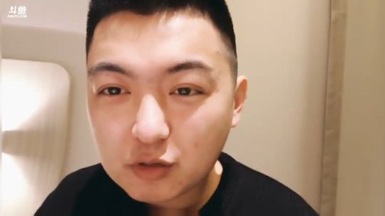 我在斗鱼看火力堂主直播户外