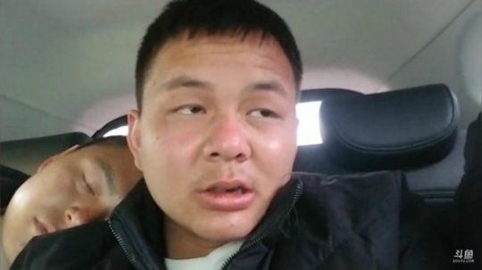 户外遛狗王飞哥发布了一个斗鱼视频2019-03-07