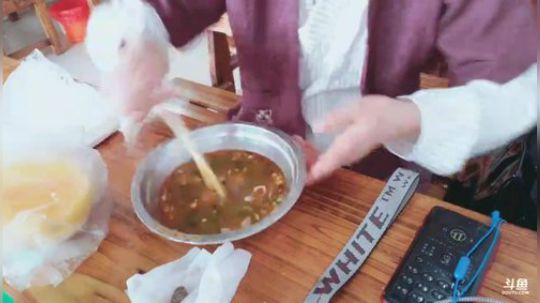 肖淑洁生命中的光和盐发布了一个斗鱼视频2019-03-08