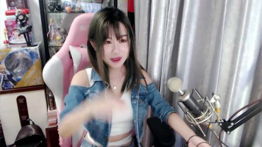 喵老师的圣诞树发布了一个斗鱼视频2019-03-08