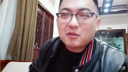 我在斗鱼看火力堂主直播户外