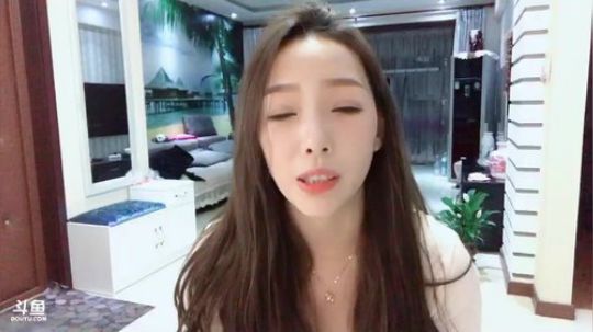 我在斗鱼看是你Li李哥直播美食