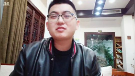 我在斗鱼看火力堂主直播户外