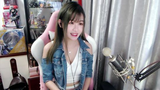 我在斗鱼看Misa喵老师直播二次元