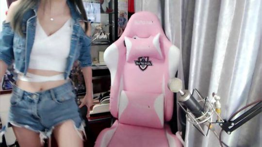 我在斗鱼看Misa喵老师直播二次元