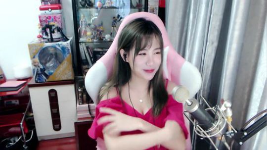 喵老师的圣诞树发布了一个斗鱼视频2019-03-09