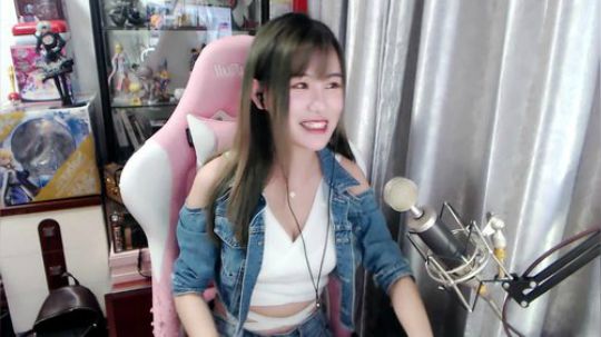 我在斗鱼看Misa喵老师直播二次元