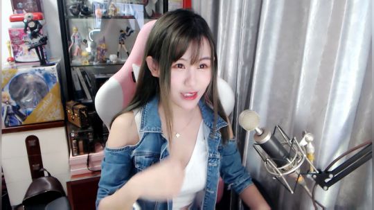 喵老师的圣诞树发布了一个斗鱼视频2019-03-09