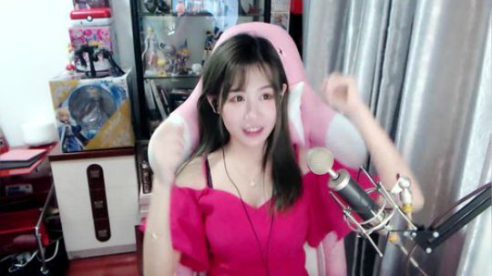 喵老师的圣诞树发布了一个斗鱼视频2019-03-09