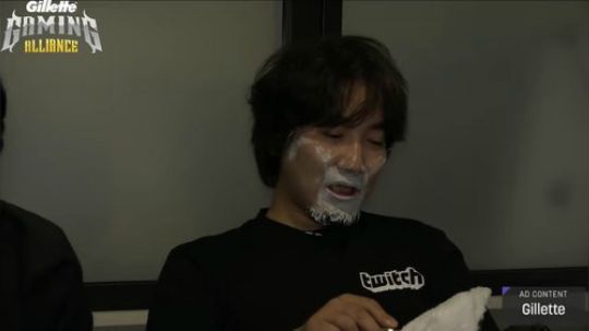 梅原大吾剃胡须了！新赞助商竟然是剃须刀！