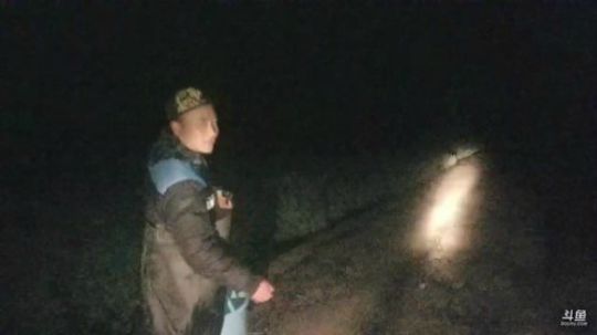 河道抓水疯子！ 2019-03-09 21点场