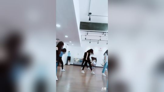 我在斗鱼看菁菁Krystal直播颜值