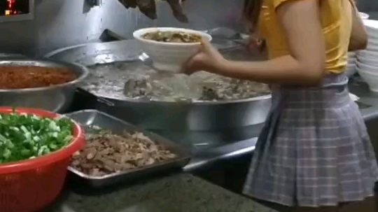 这碗羊肉粉被点走了