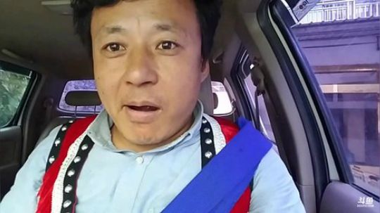 我在斗鱼看威海大叔直播美食