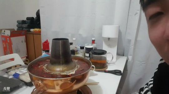 我在斗鱼看小主播无尽直播美食