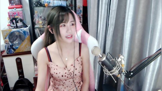 喵老师的圣诞树发布了一个斗鱼视频2019-03-11