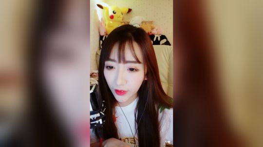 我在斗鱼看禾宝mOOnN直播颜值