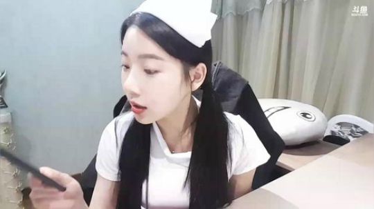 小姨子：这衣服我穿太丑啦 2019-03-12 19点场
