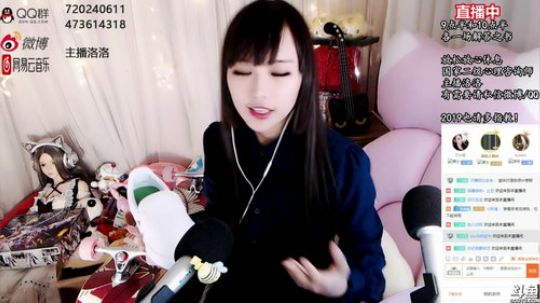 洛洛的开箱：滑板少女疯狂换衣