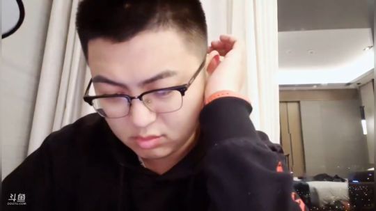 拖拖拉拉斯基发布了一个斗鱼视频2019-03-13