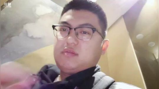我在斗鱼看火力堂主直播户外