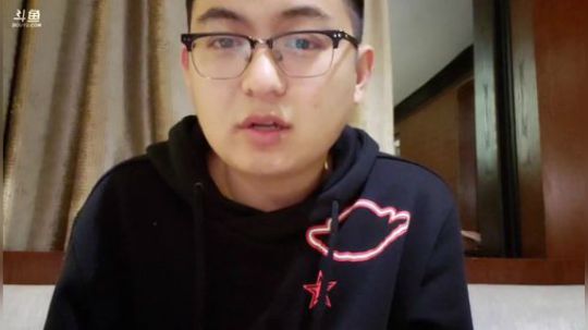 我在斗鱼看火力堂主直播户外