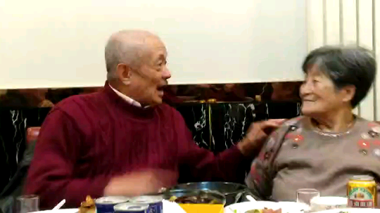我的爷爷奶奶，有他们我是全世界最幸福的人。今天白天没播就是好