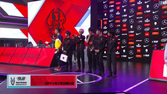 我在斗鱼看英雄联盟官方赛事直播英雄联盟